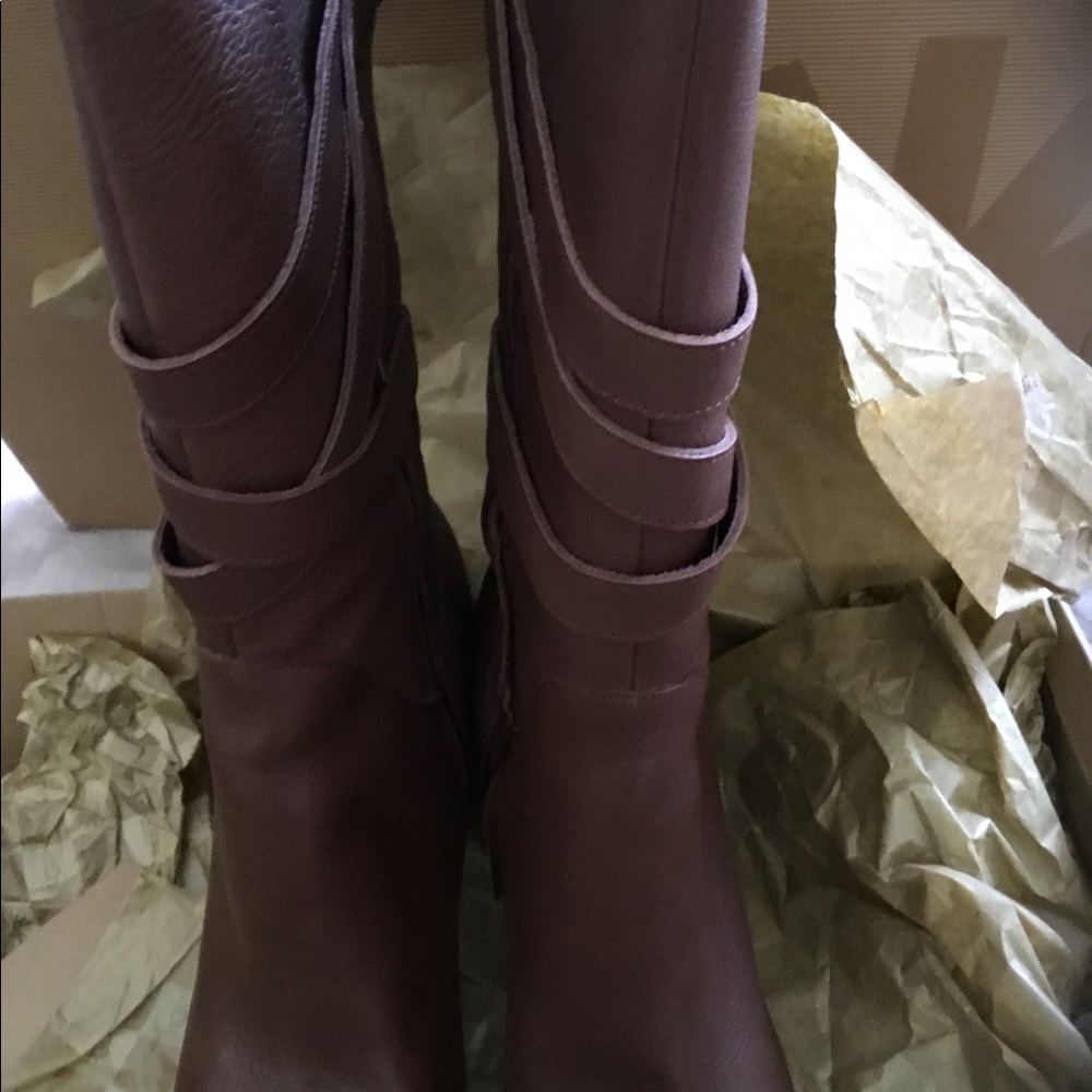 UGGS BOOTS
